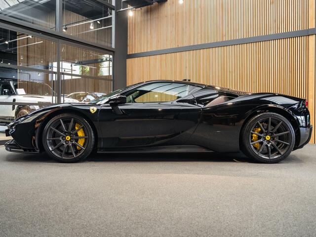 Ferrari SF90 Stradale Full Carbon Lift 4.0 V8 Stradale Carbon Racing Seats