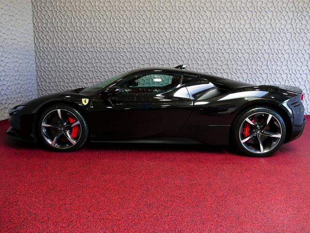 Ferrari SF90 Stradale 4.0 V8 1000 pk INCL BTW/BPM. CARBON SEATS/STUUR LIFT CARPLAY AFS CAMERA phev