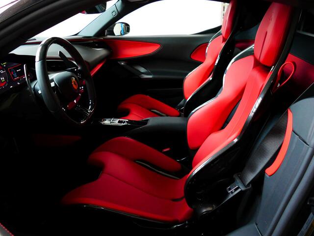 Ferrari SF90 Stradale 4.0 V8 1000 pk INCL BTW/BPM. CARBON SEATS/STUUR LIFT CARPLAY AFS CAMERA phev