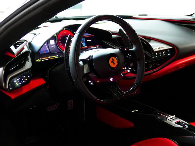 Ferrari SF90 Stradale 4.0 V8 1000 pk INCL BTW/BPM. CARBON SEATS/STUUR LIFT CARPLAY AFS CAMERA phev