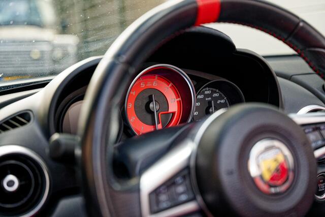 Fiat 124 Spider 1.4 MultiAir Turbo Abarth Apple CarPlay, Unieke auto.