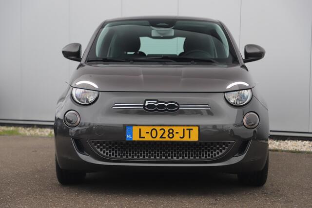 Fiat 500 Icon 42 kWh Automaat Panoramadak Navigatie LED Carplay Android Bluetooth 16 inch LMV Clima Cruise Parkeersensor