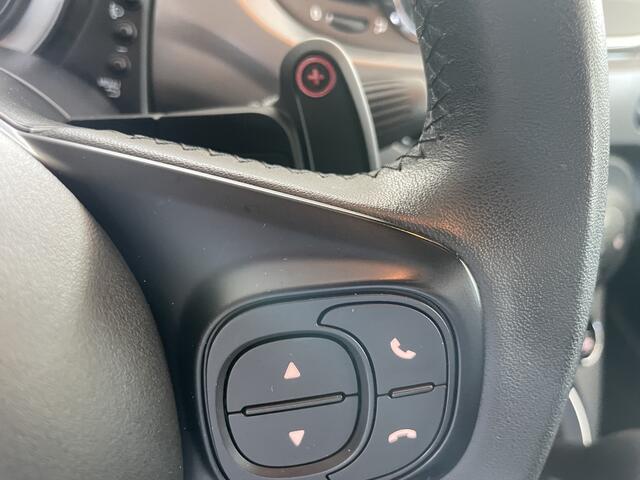 Fiat 500 0.9 TwinAir Turbo Sport Automaat - Mistlampen - Parkeersensoren achter - Licht metalen velgen - Cruise control - Navigatie - Multifunctioneel stuurwiel - extra getint glas achter