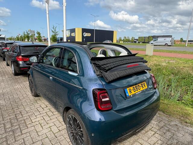 Fiat 500 Cabrio La Prima 42 kWh Nieuw Binnen! CAMERA / PDC / APPLE & ANDROID / LMV / LEDER