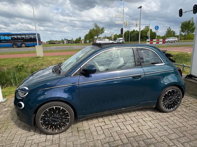 Fiat 500 Cabrio La Prima 42 kWh Nieuw Binnen! CAMERA / PDC / APPLE & ANDROID / LMV / LEDER