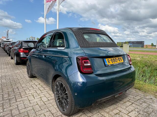 Fiat 500 Cabrio La Prima 42 kWh Nieuw Binnen! CAMERA / PDC / APPLE & ANDROID / LMV / LEDER
