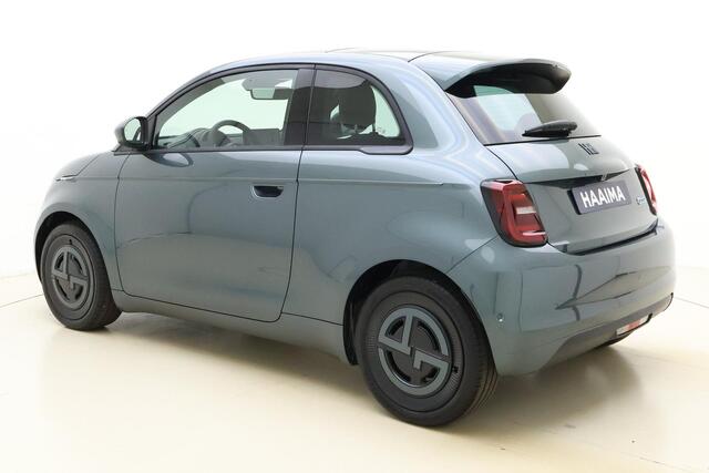Fiat 500 Giorgio Armani Edition 42 kWh | Lederen bekleding | Panoramadak | Keyless | Lichtmetalen velgen | LED verlichting | Exclusieve uitvoering!