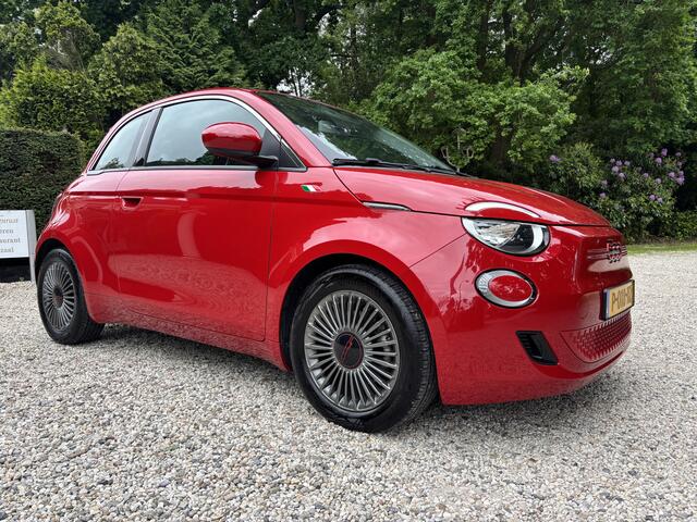 Fiat 500 RED 42 kWh / 1e Eigenaar / Navi. / Carplay / Dealer Onderh.