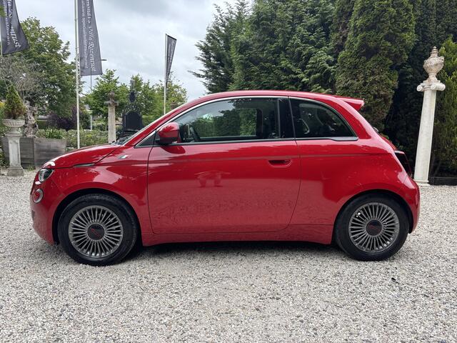 Fiat 500 RED 42 kWh / 1e Eigenaar / Navi. / Carplay / Dealer Onderh.