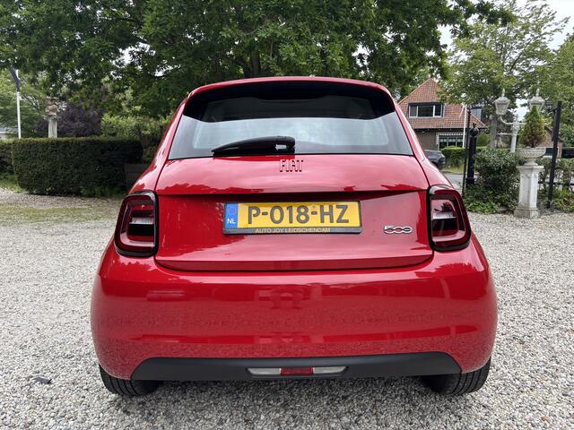 Fiat 500 RED 42 kWh / 1e Eigenaar / Navi. / Carplay / Dealer Onderh.