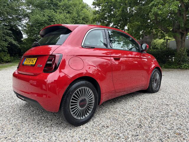 Fiat 500 RED 42 kWh / 1e Eigenaar / Navi. / Carplay / Dealer Onderh.