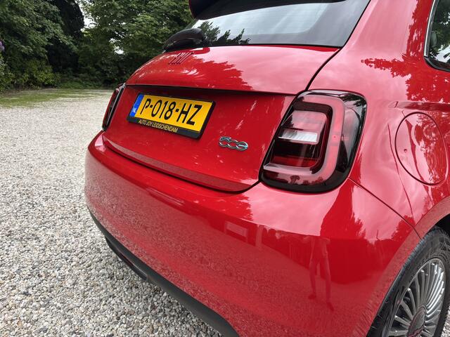 Fiat 500 RED 42 kWh / 1e Eigenaar / Navi. / Carplay / Dealer Onderh.