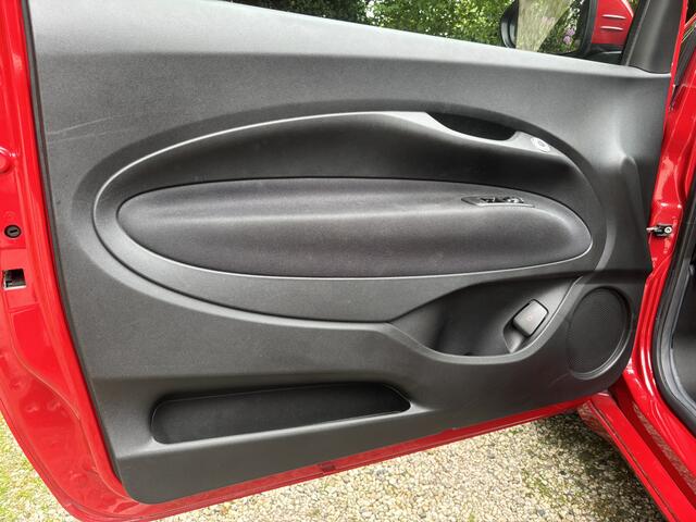 Fiat 500 RED 42 kWh / 1e Eigenaar / Navi. / Carplay / Dealer Onderh.