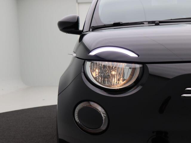 Fiat 500 RED 42 kWh | Cruise Control | Climate Control | Bluetooth | Navigatie | Camera | 25.396 Km!!