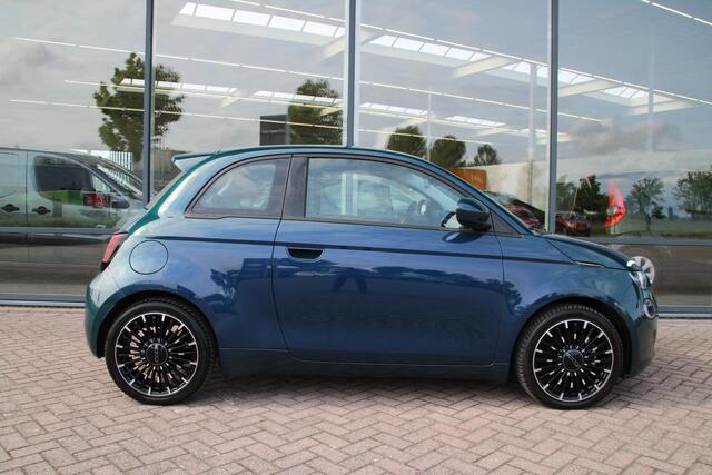 Fiat 500 Icon 42 kWh Airco Navi Carplay Speciale kleur 20.711km