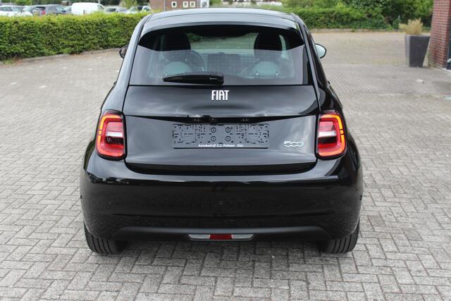 Fiat 500 La Prima 42 kWh Led-Leder-Camera-Pano 1800 Km !!