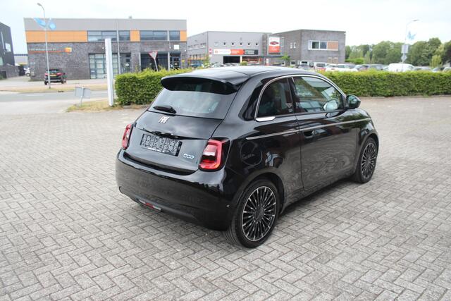 Fiat 500 La Prima 42 kWh Led-Leder-Camera-Pano 1800 Km !!