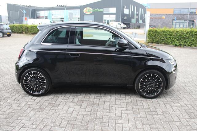 Fiat 500 La Prima 42 kWh Led-Leder-Camera-Pano 1800 Km !!