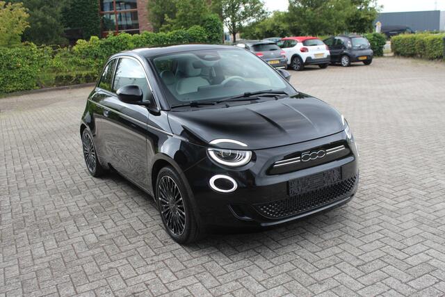 Fiat 500 La Prima 42 kWh Led-Leder-Camera-Pano 1800 Km !!