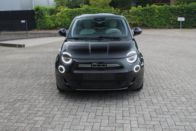 Fiat 500 La Prima 42 kWh Led-Leder-Camera-Pano 1800 Km !!