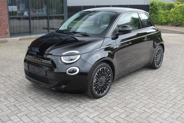 Fiat 500 La Prima 42 kWh Led-Leder-Camera-Pano 1800 Km !!