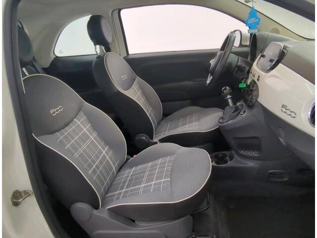 Fiat 500 0.9 TwinAir Turbo 81PK Lounge / Panoramadak / Parkeersensoren / Airco / LmVelgen / Bluetooth en multimedia-aansluiting .