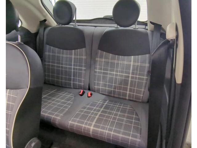 Fiat 500 0.9 TwinAir Turbo 81PK Lounge / Panoramadak / Parkeersensoren / Airco / LmVelgen / Bluetooth en multimedia-aansluiting .