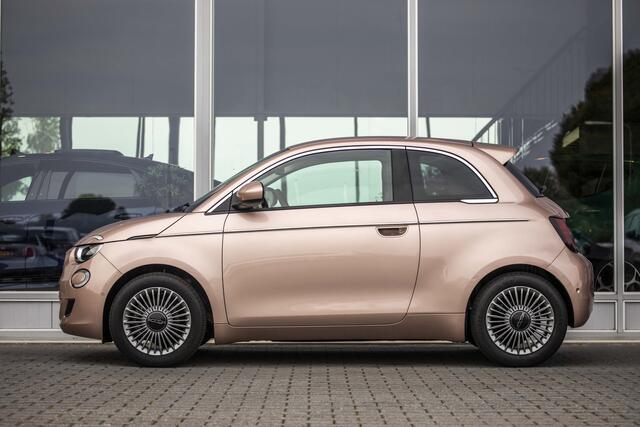 Fiat 500 3+1 42 kWh NIEUW! | Camera | Keyless | Stoelverw.