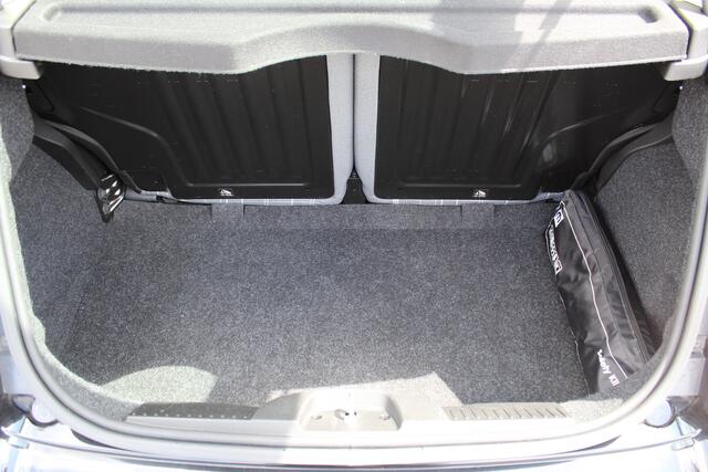 Fiat 500 1.0-70pk Mild-Hybrid "Lounge". Erg mooie Fiat 500 in de luxe "Lounge" uitvoering. Volautm. airco, cruise control, Apple Carplay/Android auto, LM wielen, DAB radio, USB aansluiting, navigatie, telefoonvoorbereiding etc.
