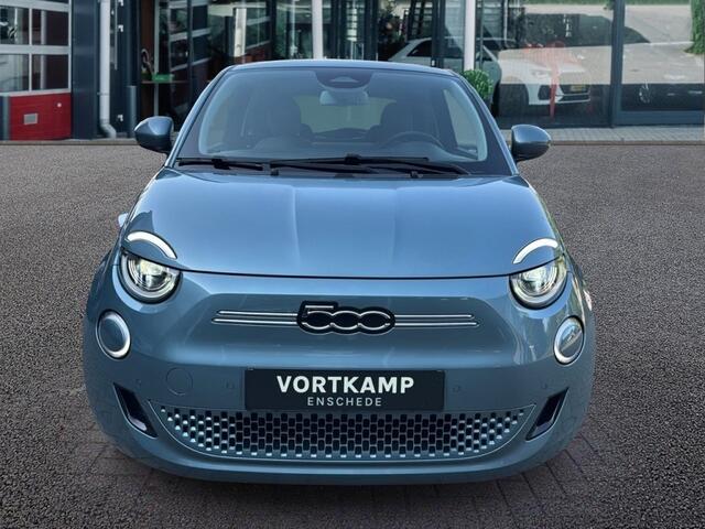 Fiat 500 500e 42 kWh ICON NAVIGATIE/CAMERA/CARPLAY/STOELVERWARMING