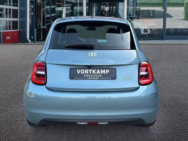 Fiat 500 500e 42 kWh ICON NAVIGATIE/CAMERA/CARPLAY/STOELVERWARMING