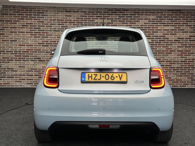 Fiat 500 Icon 42 kWh | CarPlay| LED| Stoelverwarming| Adaptive cruise|