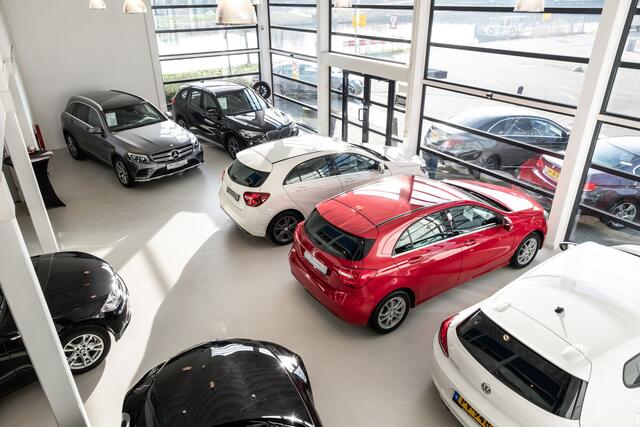 Fiat 500 1.0 Hybrid Dolcevita Airco / Panoramadak / Apple Carplay / Leder Int / 15" LM Velgen / Park Sensors / 1e Eigenaar!