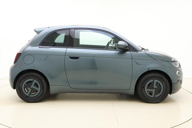 Fiat 500 Giorgio Armani Edition 42 kWh | Giorgio Armani limited edition | LED koplampen | Stoelverwarming | Panoramadak | Camera | Adaptieve cruise control