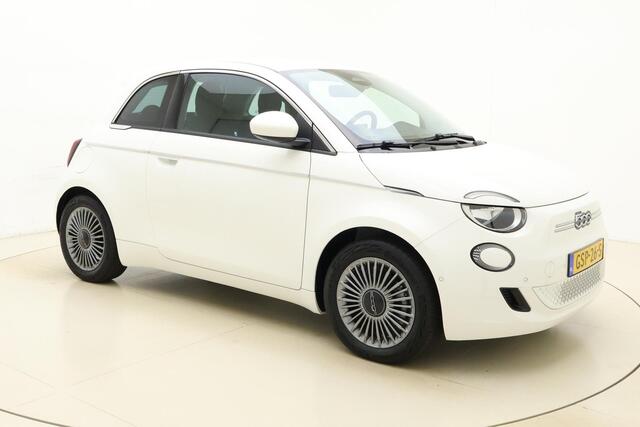 Fiat 500 Urban 42 kWh Camera | Stoelverwarming | Keyless | Navigatie via Carplay | Parkeersensoren voor en achter | Geen kilometers