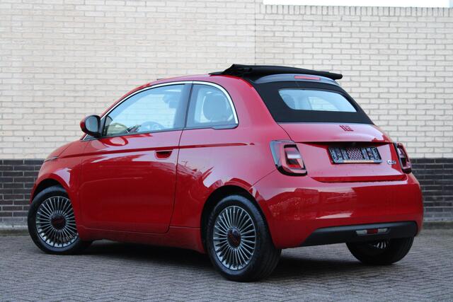 Fiat 500 RED 42 kWh | Navigatie | Winterpack | Red edition