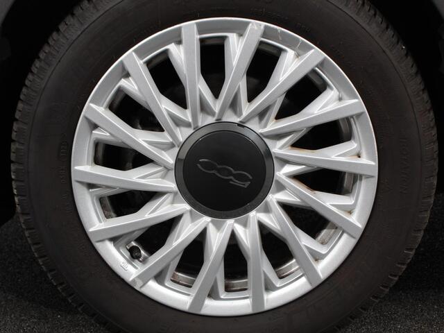 Fiat 500 1.0 Hybrid Dolcevita | Climate control | Cruise control | Panorama dak | Parkeersensor achter | Radio Apple Carplay/ Android Auto