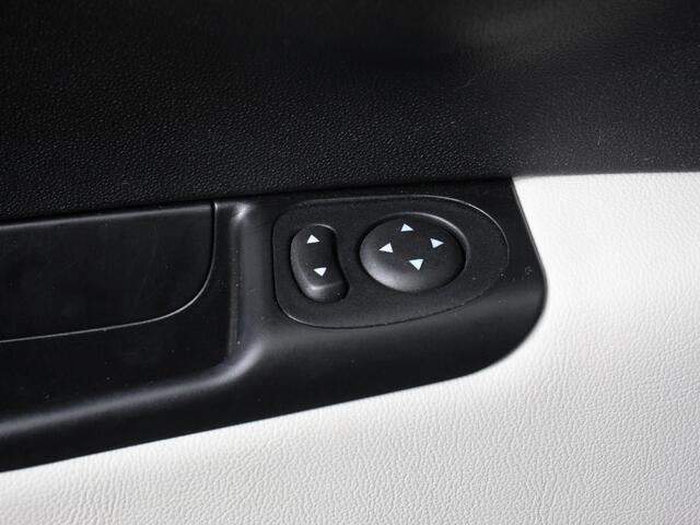 Fiat 500 1.0 Hybrid Dolcevita | Climate control | Cruise control | Panorama dak | Parkeersensor achter | Radio Apple Carplay/ Android Auto