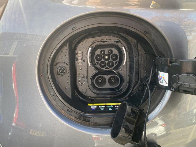 Fiat 500 Icon 42 kWh KEYLESS| STOELVERWARMING| CAMERA| DODE HOEK SENSOR| RIJKLAARPRIJS INCL. 12 MND BOVAG GARANTIE