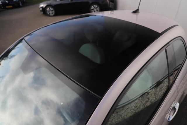 Fiat 500 1.0 Hybrid Star Panoramadak Two Tone Interieur Half Leder Carplay Navigatie 15 inch LMV Cruise Control Airco Parkeersensor