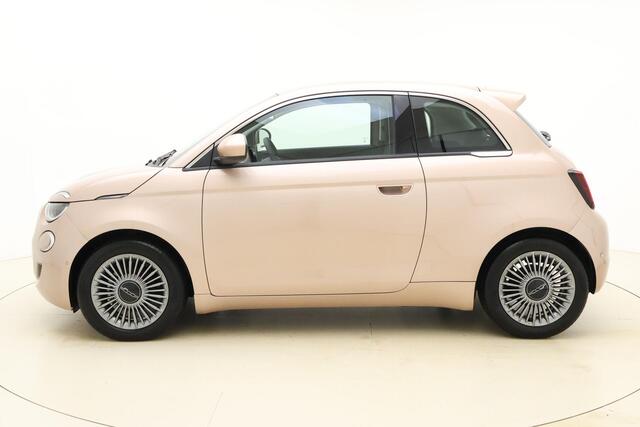 Fiat 500 3+1 Urban 24 kWh | Climate control | Camera | Navigatie | Lichtmetalen velgen | Parkeersensoren voor en achter | DAB Radio | Cruise control | Bluetooth