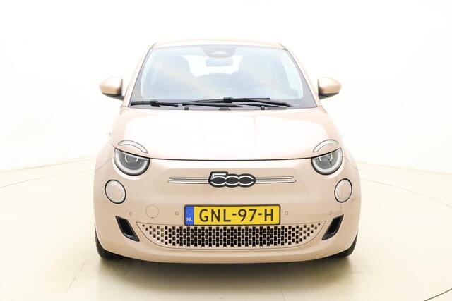 Fiat 500 3+1 Urban 24 kWh | Climate control | Camera | Navigatie | Lichtmetalen velgen | Parkeersensoren voor en achter | DAB Radio | Cruise control | Bluetooth
