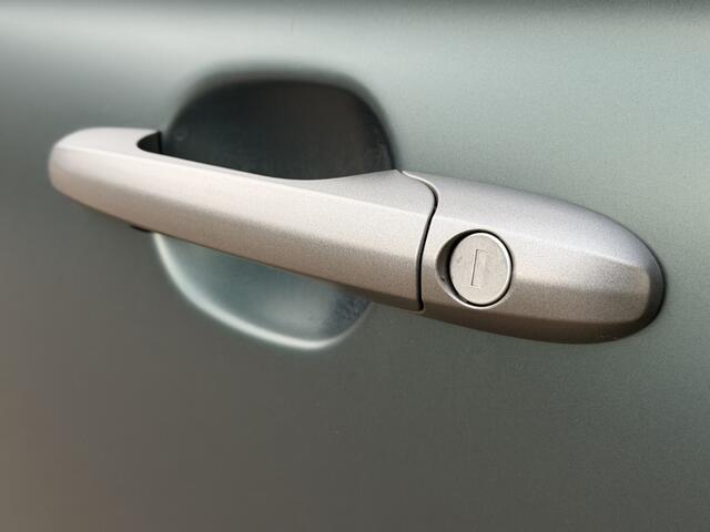 Fiat 500 1.0 Hybrid 70 PK Sport | Carplay | Clima | Cruise | "Matt Groen"