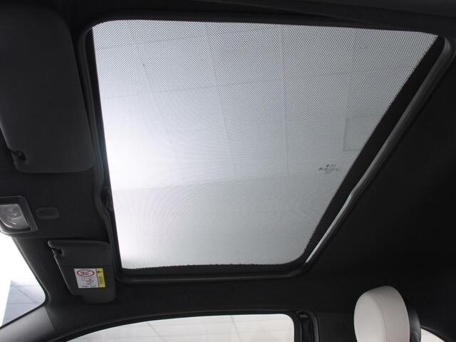 Fiat 500 1.0 Hybrid Dolcevita | Panorama dak | Parkeer sensoren achter | Cruise control | Climate control | Apple Carplay / Android auto | Climate control