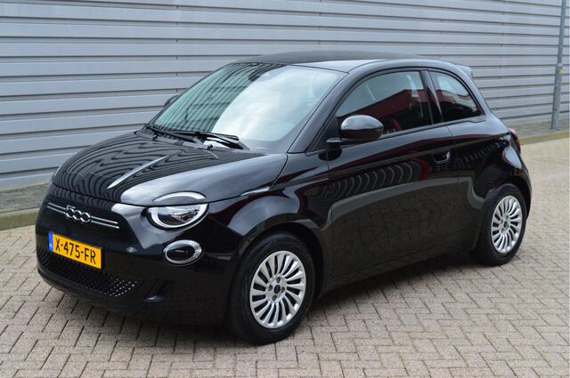 Fiat 500 Urban 42 kWh O.a: Carplay, Cruise, Clima, Bluetooth, Etc. All-in prijs!