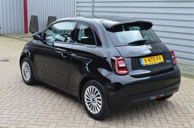 Fiat 500 Urban 42 kWh O.a: Carplay, Cruise, Clima, Bluetooth, Etc. All-in prijs!
