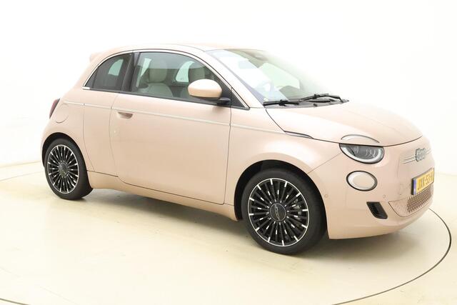 Fiat 500 3+1 La Prima 42 kWh NIEUW! | ¤ 9.500 KORTING | Navigatie | Parkeersensoren voor en achter | Camera | Keyless | Lichtmetalen velgen