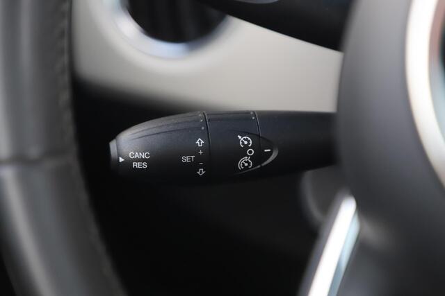 Fiat 500 1.0 Hybrid Star Panoramadak Two Tone Interieur Half Leder Carplay Navigatie 15 inch LMV Cruise Control Airco Parkeersensor