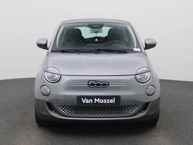 Fiat 500 500e 42 kWh Icon | Climate Control / ECC | Panoramadak | Licht metalen velgen 16 inch | Cruise control | | Navigatie | Stoelverwarming | Achteruitrijcamera |