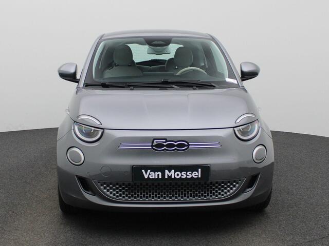 Fiat 500 500e 42 kWh La Prima | Climate Control / ECC | Licht metalen velgen 17 inch | Cruise control Standaard | Navigatie | Lederen bekleding beige | Stoelverwarming | LED koplampen | Park Distance Control voor en achter | Achteruitrijcamera |